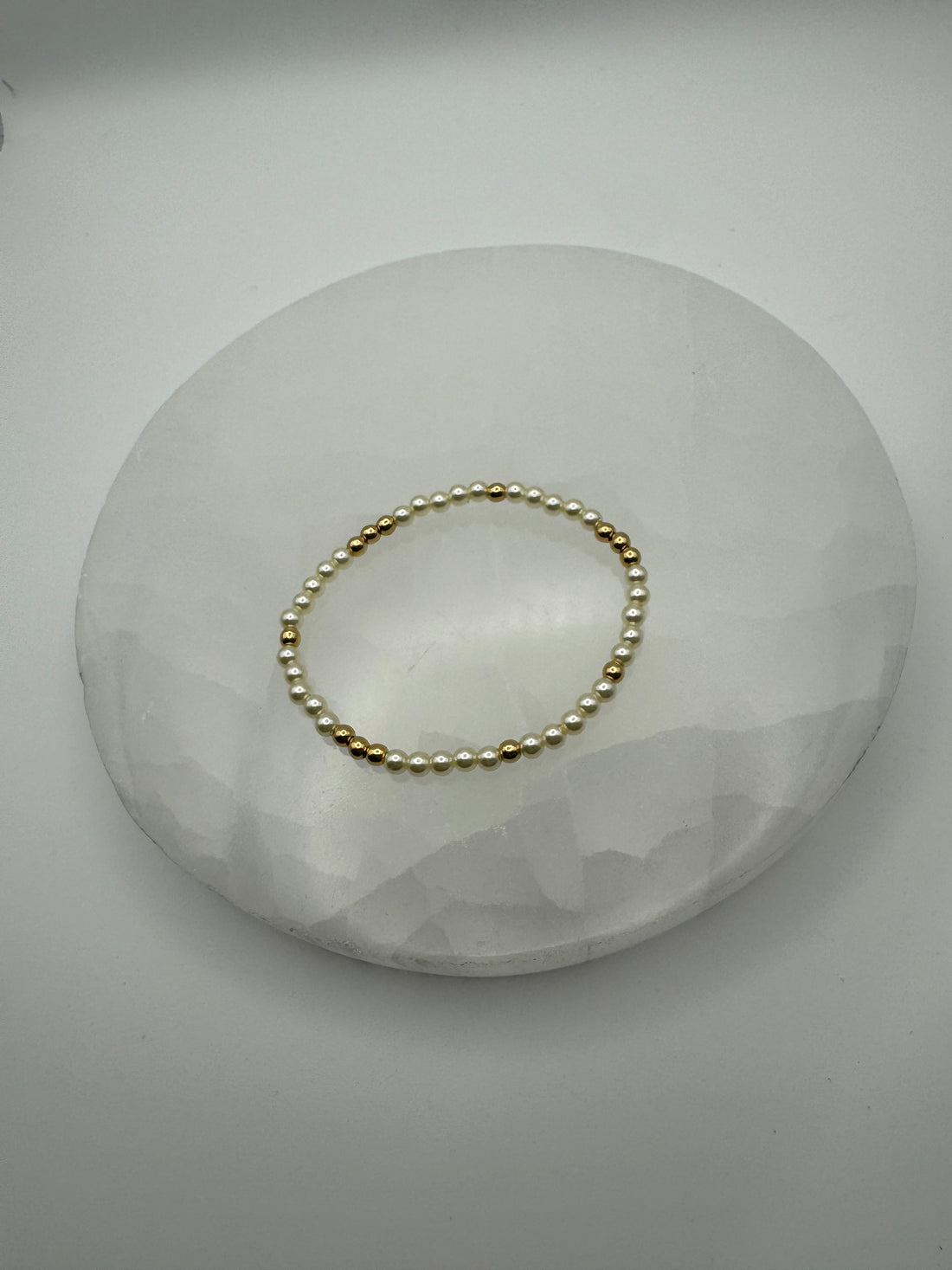 4mm 18k gold filled stretch beaded bracelet with freshwater pearls on stone surface